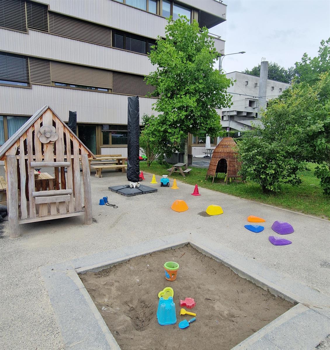 Bild 4: GFZ Kita 12, Kindertagesstätte nahe beim Bahnhof Stettbach ZH